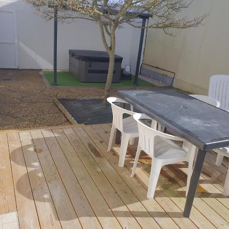 L Embrun Jacuzzi Villa Saint-Malo Exterior foto