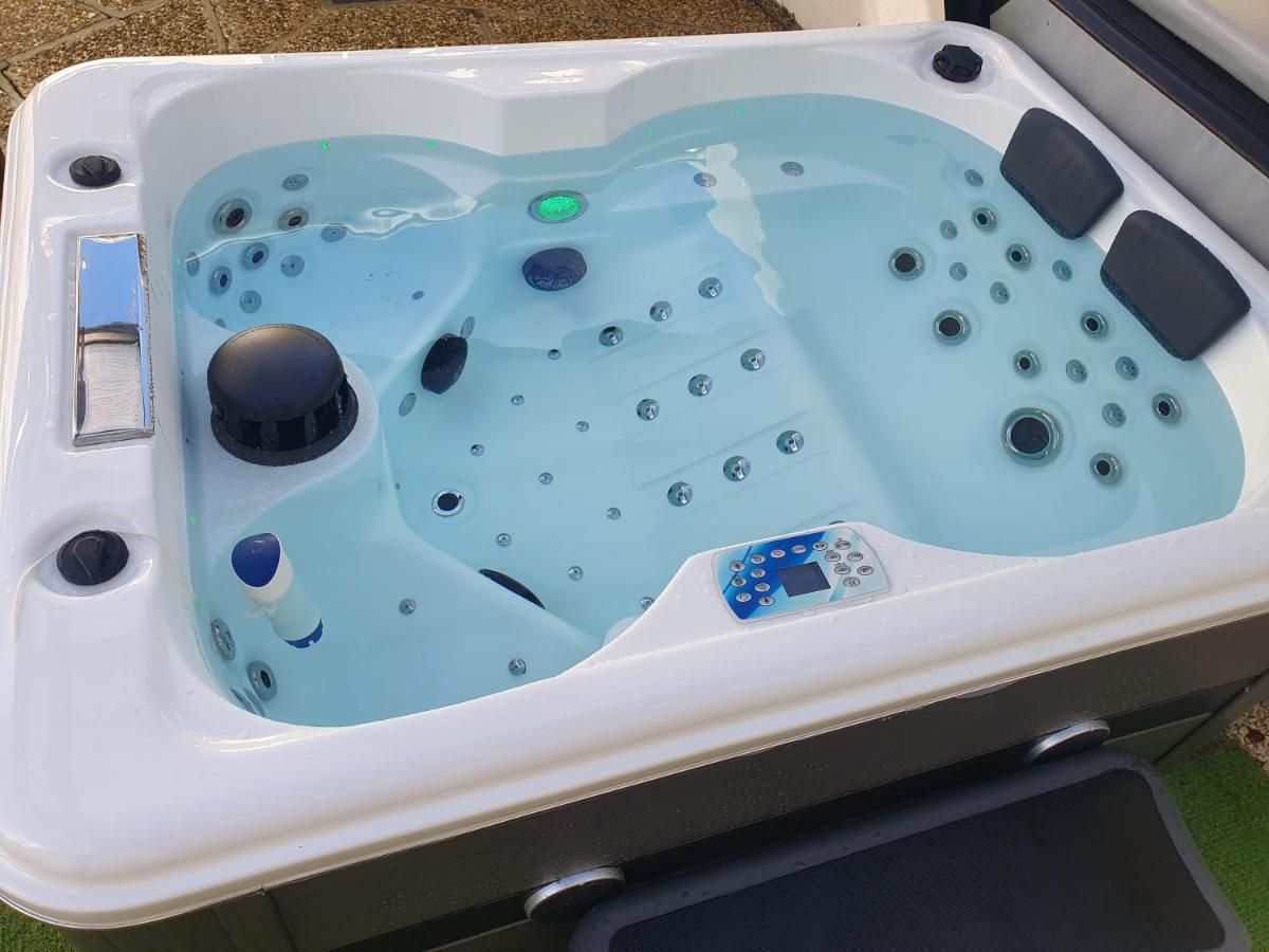 L Embrun Jacuzzi Villa Saint-Malo Exterior foto