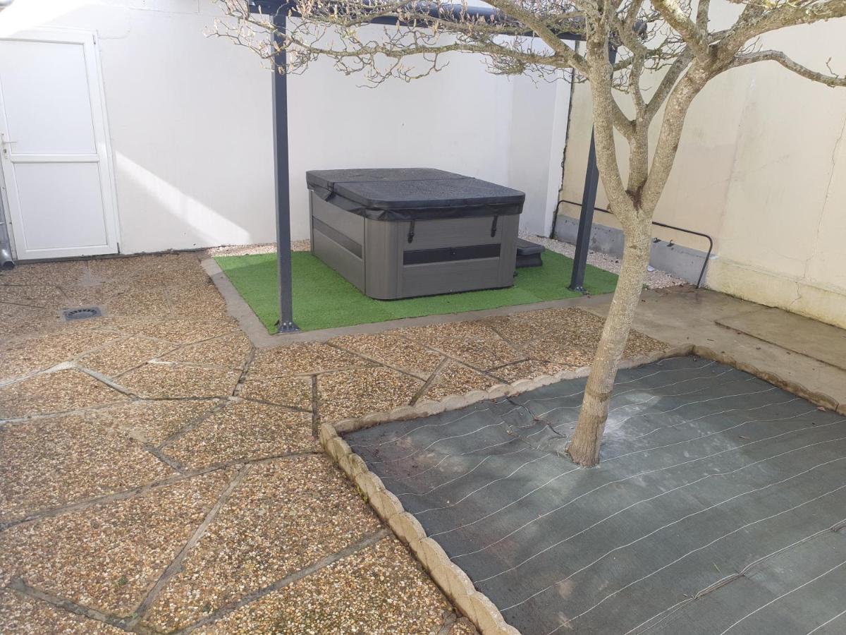 L Embrun Jacuzzi Villa Saint-Malo Exterior foto