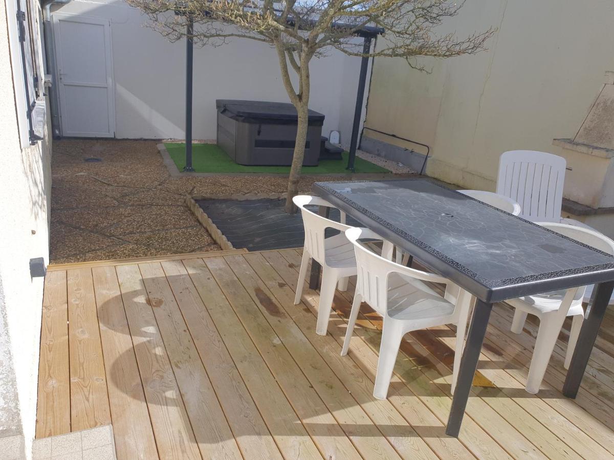 L Embrun Jacuzzi Villa Saint-Malo Exterior foto