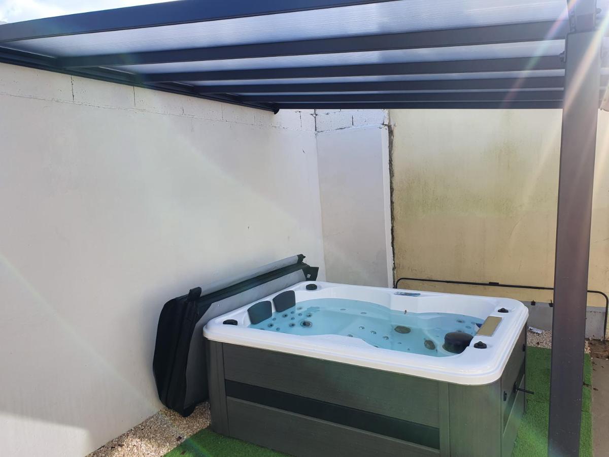 L Embrun Jacuzzi Villa Saint-Malo Exterior foto